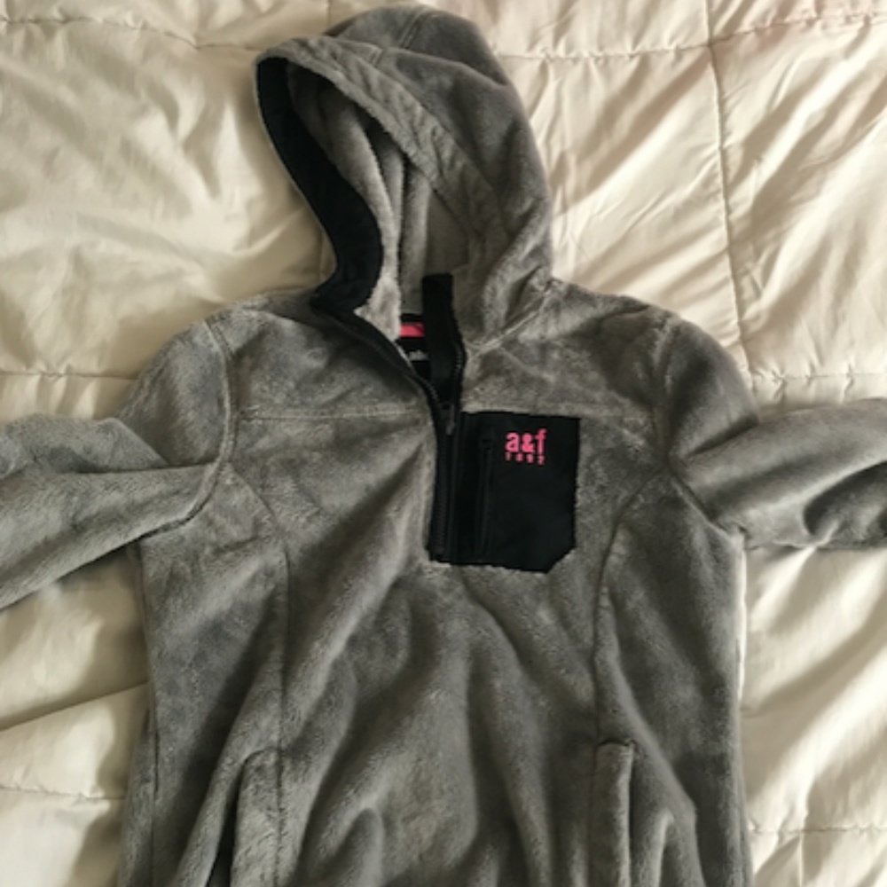 Abercrombie Grey Pullover - SUPER SOFT!